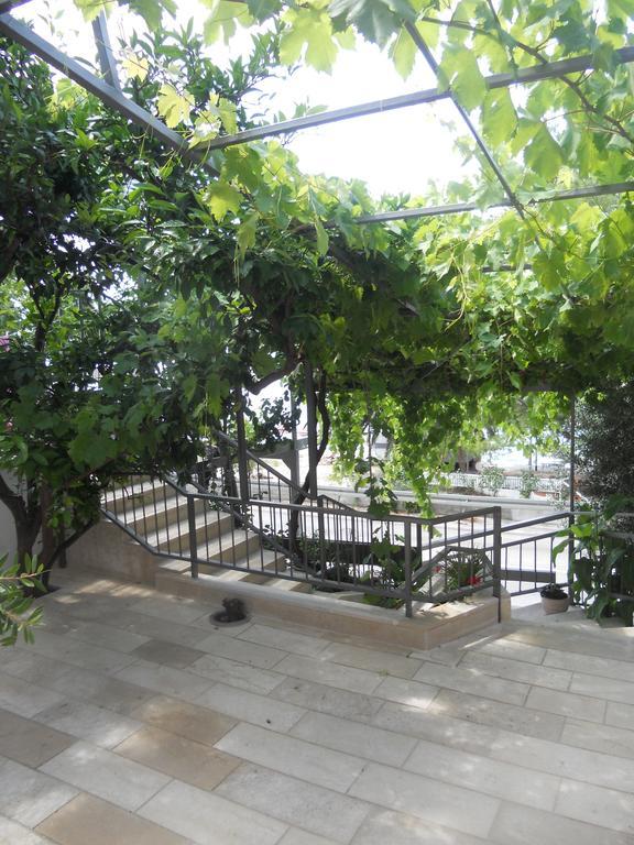 Apartments Nela Jesenice (Split-Dalmatia) Exterior foto